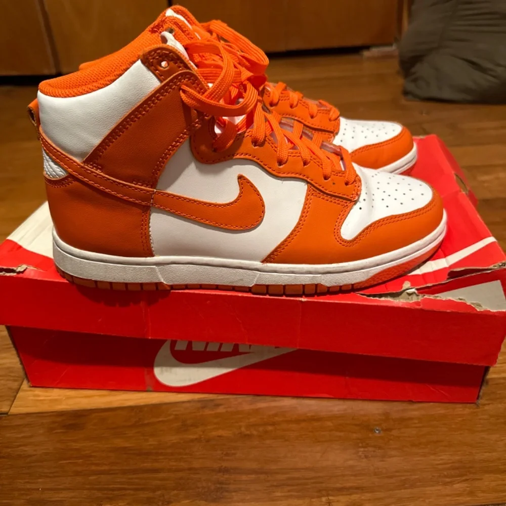 Dunks - Picture 3 of 3